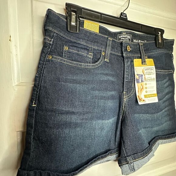 NWTs Levi Straus Mid Rise Jean Shorts Size 6 - Picture 2 of 8
